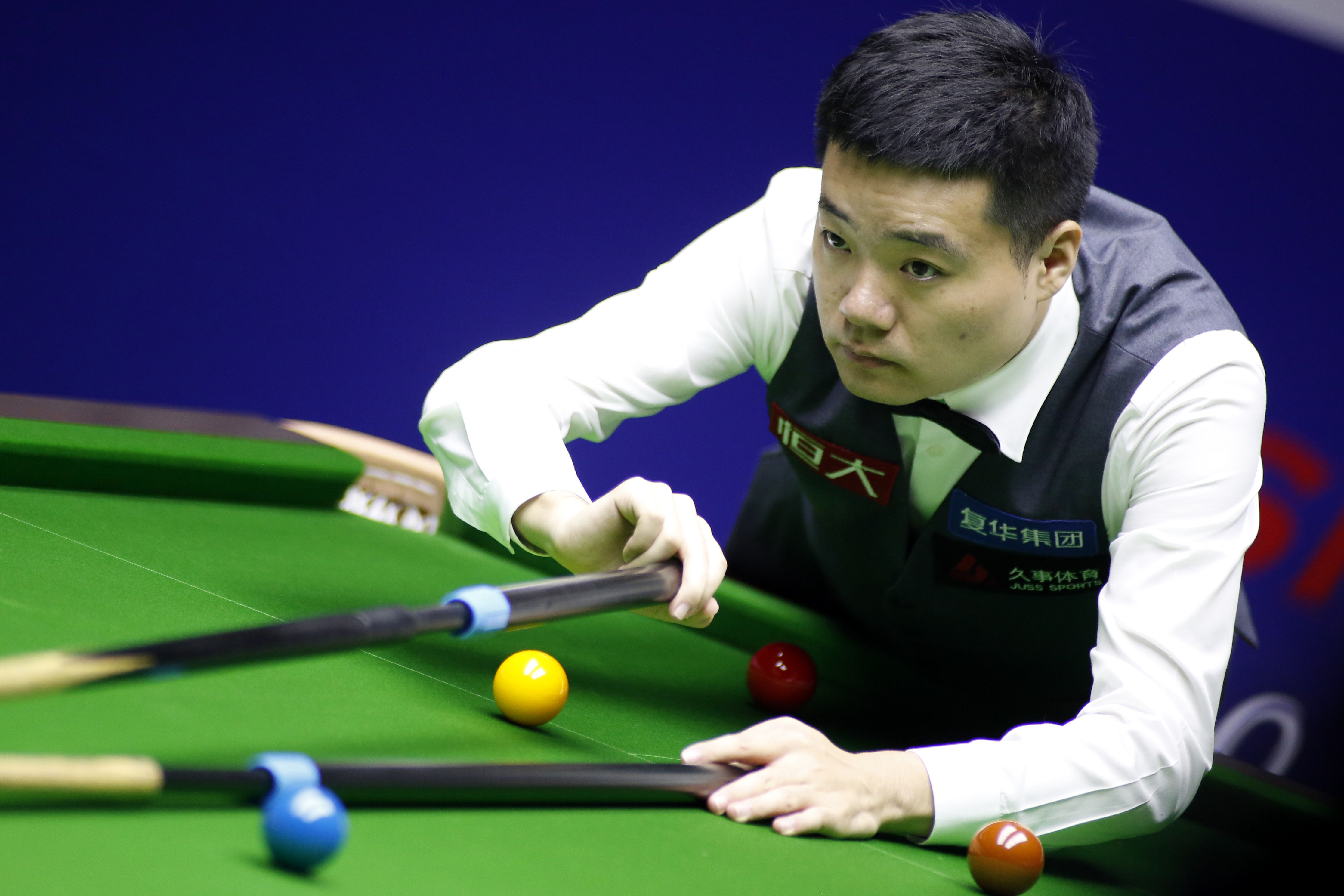 斯的首次先 斯的首次先