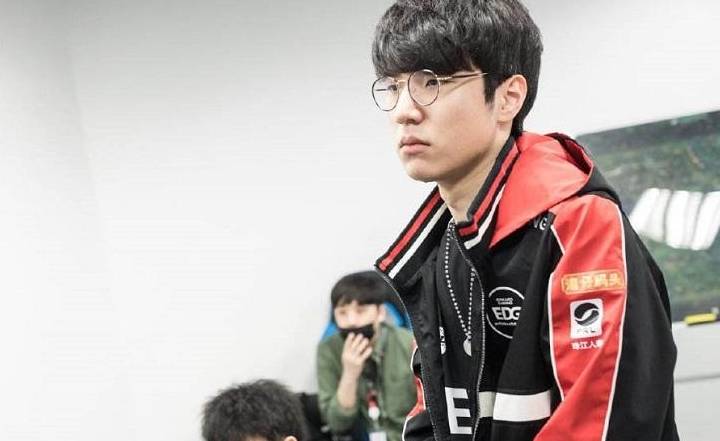 更加强调 更加强调